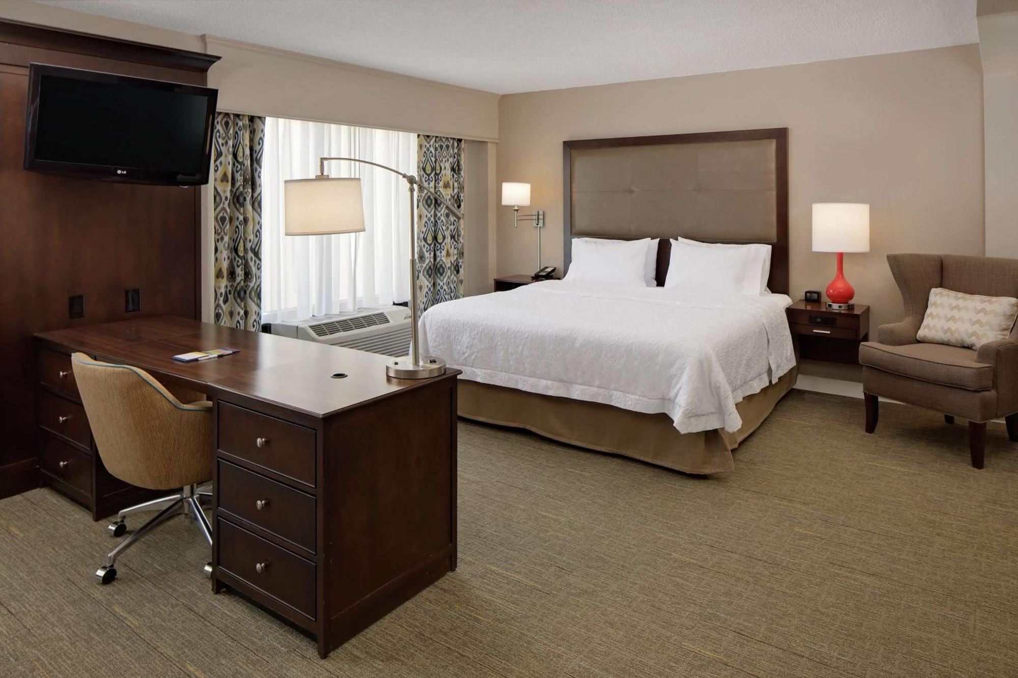 Hampton Inn Louisville Downtown Exteriör bild