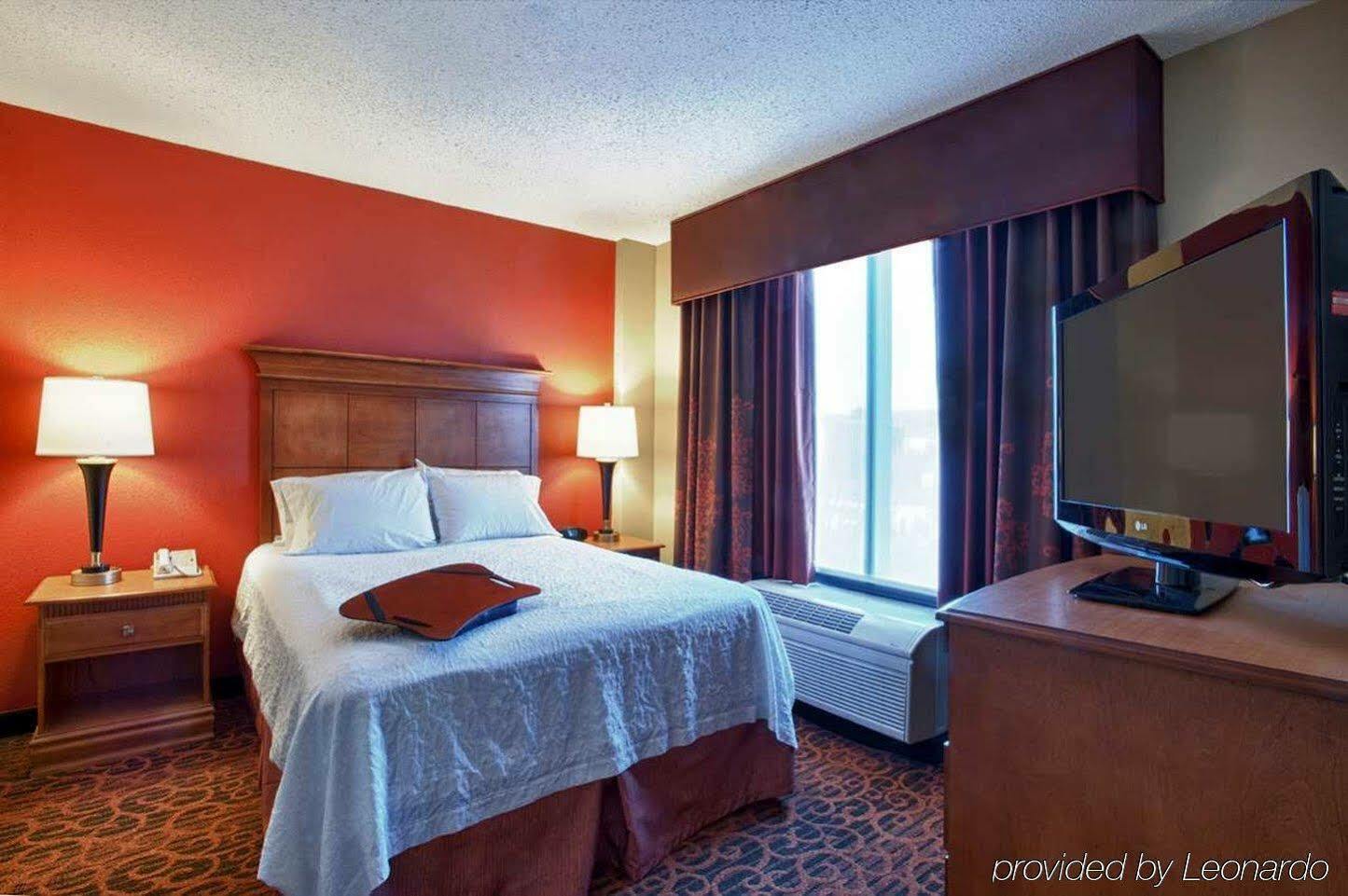 Hampton Inn Louisville Downtown Exteriör bild